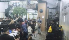 Foto Istimewa personel Brimob jaga ketat penggerebekan Judol di Perkantoran Hayam Wuruk 