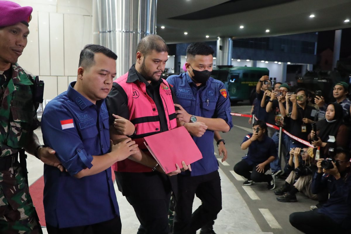 Jaksa Agung Muda Bidang Tindak Pidana Khusus (JAM Pidsus) menetapkan dan menahan seorang tersangka berinisial GHS yang merupakan pihak swasta dalam perkara dugaan tindak pidana korupsi tata kelola MBG 