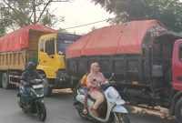 Truk beraktivitas diluar jam operasional 