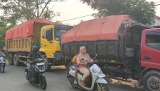 Truk beraktivitas diluar jam operasional 
