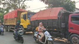 Truk beraktivitas diluar jam operasional 