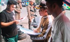 Pemkot Jakbar Beri SP I kepada Penghuni Bangunan Pinggir Kali di Rawa Buaya