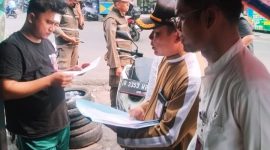 Pemberian surat peringatan (SP I) pengosongan lahan pinggir kali (foto.IG kelurahan rawa buaya)