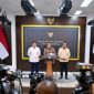 Foto Istimewa Menteri Sekretaris Negara Prasetyo Hadi didampingi Sekretaris Kabinet Teddy Indra Wijaya dan Kepala Badan Komunikasi Pemerintah Muhammad Qodari memberikan keterangan pers di Ruang Sidang Kabinet, Kompleks Istana Kepresidenan Jakarta