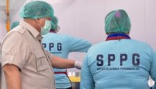 Presiden Prabowo Subianto meninjau langsung Satuan Pelayanan Pemenuhan Gizi (SPPG) di Palmerah, Jakarta, pada Selasa, 2 Juni 2026.

(Foto: BPMI Setpres/Rusman)