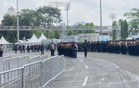 Polres Metro Jakarta Pusat mengerahkan sebanyak 1.400 personel gabungan untuk mengamankan pertandingan FIFA Matchday antara Timnas Indonesia melawan Oman yang berlangsung di Stadion Utama Gelora Bung Karno (SUGBK), Senayan, Jakarta (Dok.Istw)