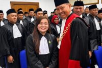 Jesicca Firly, S.H. resmi menyandang profesi advokat setelah menjalani prosesi pengambilan sumpah di Pengadilan Tinggi Bandung