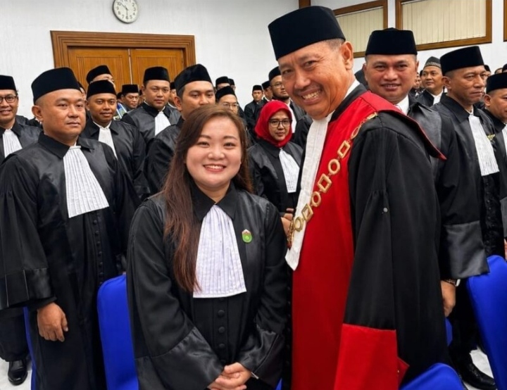 Jesicca Firly, S.H. resmi menyandang profesi advokat setelah menjalani prosesi pengambilan sumpah di Pengadilan Tinggi Bandung