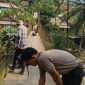 Kapolsek Leuwidamar Polres Lebak IPTU Tjik Denmar bersama personel melakukan monitoring rehabilitasi Jembatan Merah Putih di Kampung Bojongmenteng, Desa Bojongmenteng, Kecamatan Leuwidamar (Dok.Istw)