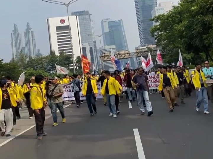 BEM UI Gelar Aksi Unjuk Rasa di Bundaran HI (Foto: Tangkapan Layar)