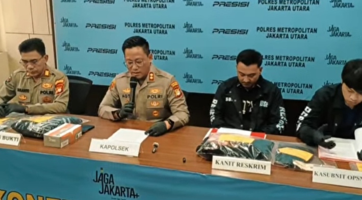 Kapolsek Metro Penjaringan AKBP Agta Bhuwana Putra menjelaskan, peristiwa tersebut terjadi pada Kamis, 16 April 2026 sekitar pukul 06.55 WIB di Jalan Camar Permai 4 RT 002/RW 006, Kelurahan Kapuk Muara.