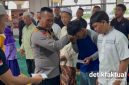 Brimob Polda Metro Jaya kembali menggelar kegiatan sosial melalui program Jumat Berkah yang diisi dengan santunan anak yatim