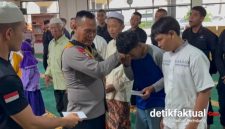 Brimob Polda Metro Jaya kembali menggelar kegiatan sosial melalui program Jumat Berkah yang diisi dengan santunan anak yatim