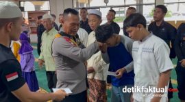 Brimob Polda Metro Jaya kembali menggelar kegiatan sosial melalui program Jumat Berkah yang diisi dengan santunan anak yatim