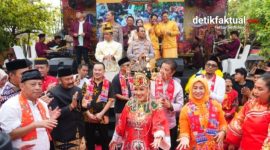 Festival Akulturasi Budaya Betawi dan Tionghoa digelar di Taman Pandawa, RT 08/RW 02, Kelurahan Kamal, Kecamatan Kalideres, Jakarta Barat, Minggu (21/6/2026).