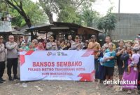 Kapolres Metro Tangerang Kota Kombes Pol. Dr. Raden Muhammad Jauhari turun langsung menemui warga dalam kegiatan Jaga Jakarta+ On The Spot di kawasan permukiman padat penduduk