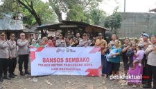 Kapolres Metro Tangerang Kota Kombes Pol. Dr. Raden Muhammad Jauhari turun langsung menemui warga dalam kegiatan Jaga Jakarta+ On The Spot di kawasan permukiman padat penduduk