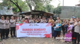 Kapolres Metro Tangerang Kota Kombes Pol. Dr. Raden Muhammad Jauhari turun langsung menemui warga dalam kegiatan Jaga Jakarta+ On The Spot di kawasan permukiman padat penduduk