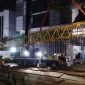 Foto: Aktivitas Pembongkaran Tower Crane proyek Data Center di Jalan Tebet Timur Dalam XI