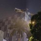 Foto Tower Crane Gedung Data Center saat proses penurunan di Jalan MT Haryono Jakarta Selatan 