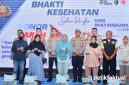 Bakti Kesehatan Polres Tangerang Kota, Warga Antusias Ikuti Donor Darah dan konsultasi kesehatan gigi, donor darah, Cek Kesehatan Gratis (CKG), pemberian kartu prioritas hingga pembagian sembako bagi masyarakat dan personel.
