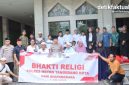 Kapolres Metro Tangerang Kota Kombes Pol Dr. Raden Muhammad Jauhari, S.H., S.I.K., M.Si., didampingi para Pejabat Utama Polres Metro Tangerang Kota, Kapolsek Benda, personel Polres dan Polsek Benda, pengurus DKM, tokoh masyarakat, serta jemaah Masjid Jami Al Ikhlas