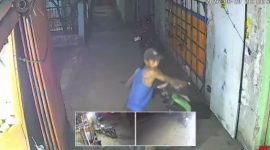 Rekaman CCTV Warga merekam pelaku pencurian kendaraan sepeda motor
