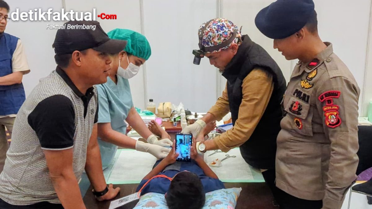 Brimob Polda Metro Jaya turut ambil bagian dalam kegiatan Sunatan Massal Pakuwon Peduli yang digelar di The Kasablanka Hall, Kota Kasablanka, Tebet, Jakarta Selatan