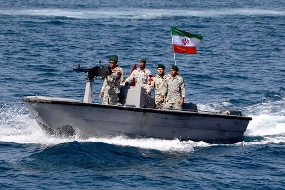 Personel IRGC berpatroli di perairan Teluk Persia (Foto: Istimewa)