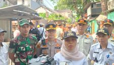Camat Tanah Abang Dwiarti Indriani Utami menjelaskan, penertiban dilakukan setelah pihak kecamatan menerima aduan masyarakat secara berulang terkait keberadaan bangunan liar yang dinilai mengganggu kepentingan umum.