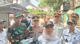 Camat Tanah Abang Dwiarti Indriani Utami menjelaskan, penertiban dilakukan setelah pihak kecamatan menerima aduan masyarakat secara berulang terkait keberadaan bangunan liar yang dinilai mengganggu kepentingan umum.