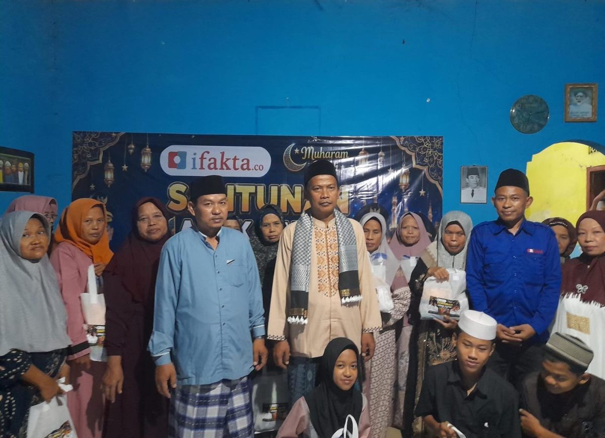 Media siber ifakta.co kembali menunjukkan kepeduliannya kepada masyarakat dengan menggelar santunan bagi anak yatim dan kaum jompo di Majelis Ta'lim Al Barokah