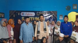 Media siber ifakta.co kembali menunjukkan kepeduliannya kepada masyarakat dengan menggelar santunan bagi anak yatim dan kaum jompo di Majelis Ta'lim Al Barokah