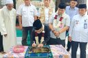 Staf Ahli Gubernur Banten, Dr. Nana Supiana (tengah) saat meresmikan Pendopo Masjid Jami Al Ijtihad di Kampung Sidoko RT 09/03, Desa Sidoko, Kecamatan Gunung Kaler, Kabupaten Tangerang, Jumat (17/7/2026).