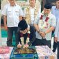 Staf Ahli Gubernur Banten, Dr. Nana Supiana (tengah) saat meresmikan Pendopo Masjid Jami Al Ijtihad di Kampung Sidoko RT 09/03, Desa Sidoko, Kecamatan Gunung Kaler, Kabupaten Tangerang, Jumat (17/7/2026).
