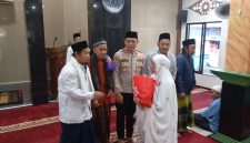 Kapolsek Batuceper Perkuat Silaturahmi dan Kamtibmas Lewat Sholat Subuh Keliling