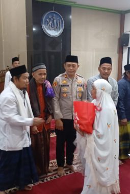 Kapolsek Batuceper Perkuat Kamtibmas Lewat Sholat Subuh Keliling