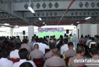 Polres Metro Tangerang Kota menggelar acara nonton bareng (nobar) Piala Dunia FIFA 2026 bersama elemen mahasiswa dan berbagai komunitas masyarakat di Gedung Parkir Lantai 1 Polres Metro Tangerang Kota