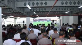 Polres Metro Tangerang Kota menggelar acara nonton bareng (nobar) Piala Dunia FIFA 2026 bersama elemen mahasiswa dan berbagai komunitas masyarakat di Gedung Parkir Lantai 1 Polres Metro Tangerang Kota