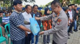 Polsek Pakuhaji memperingati Hari Bhayangkara ke-80 dengan syukuran, lomba, pembagian sembako, dan ajakan kepada masyarakat untuk menjaga kamtibmas