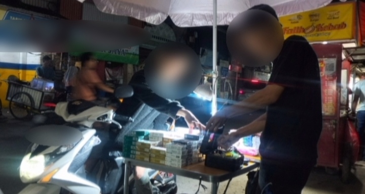 Foto Aktivitas penjualan rokok ilegal dikawasan kapuk, Cengkareng Jakarta Barat 
