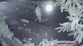 Aksi pelaku terekam kamera pengawas (CCTV) di sekitar lokasi kejadian dan menjadi petunjuk penting dalam proses penyelidikan.