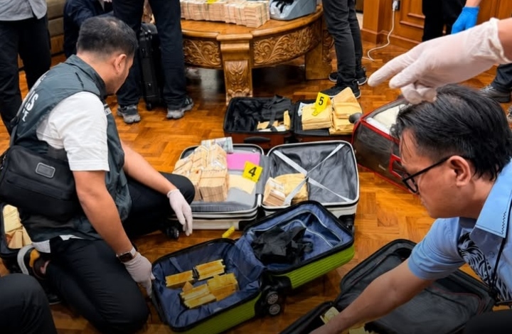 Kortas Tipidkor Polri bersama Polda Metro Jaya menggeledah sebuah rumah mewah di kawasan Parahyangan Golf 2, Sentul, Kabupaten Bogor (Dok.Istimewa)