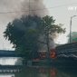 Kebakaran Kabel Listrik Bertegangan 20.000KV di Jembatan Gantung Daan Mogot Jakarta Barat, (Foto.Detikfaktual/Rudi)