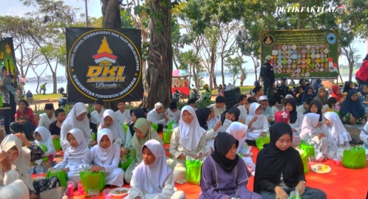 Komunitas Pengemudi All Kom DKI Jakarta Bersatu menggelar kegiatan santunan kepada anak yatim di kawasan Waduk Pluit, Jakarta Utara, Minggu (12/7/2026)