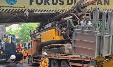 Sopir Truk Crane Diduga Lihat Maps ponsel hingga tabrak JPO di Jalan Kapten Tendean