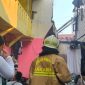 Kebakaran melanda sebuah rumah di Gang Alamin, RT 17 RW 12, Kelurahan Kapuk, Kecamatan Cengkareng, Jakarta Barat, pada Sabtu (18/7/2026) 