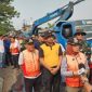 Foto Istimewa Wali Kota Jakarta Barat, Iin Mutmainah saat meninjau kegiatan gerebek Lumpur di kali Apuran Kapuk