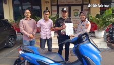 Polsek Ciledug, Polres Metro Tangerang Kota, mengungkap dugaan penggelapan sepeda motor bermodus gadai. Yamaha NMAX milik korban, Edy Maulana, di temukan dan di kembalikan
