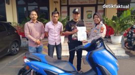 Polsek Ciledug, Polres Metro Tangerang Kota, mengungkap dugaan penggelapan sepeda motor bermodus gadai. Yamaha NMAX milik korban, Edy Maulana, di temukan dan di kembalikan